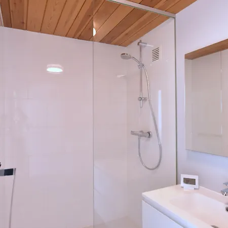 Bright Flat With Bunk Beds דירה דה האן