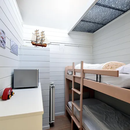 דירה Bright Flat With Bunk Beds *